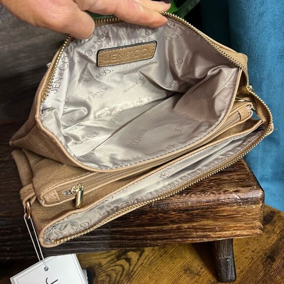 Jenn & Co Izzy Vegan Crossbody in Taupe. NWT! - Picture 6 of 10